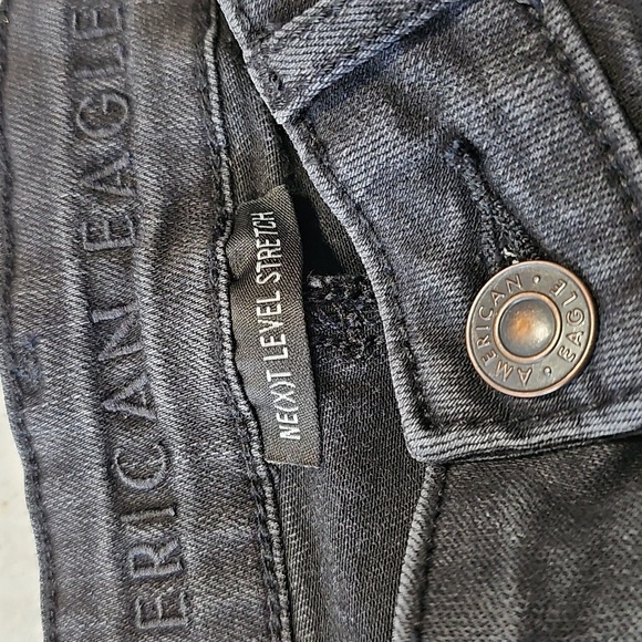 American Eagle Outfitters Size 6 Black Distressed Style Jean Shorts - Picture 6 of 8